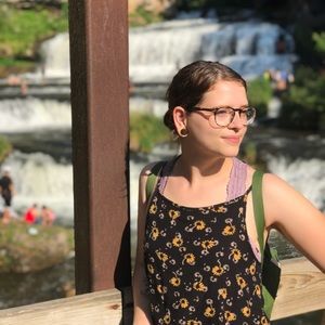 Meet your Posher, Elise